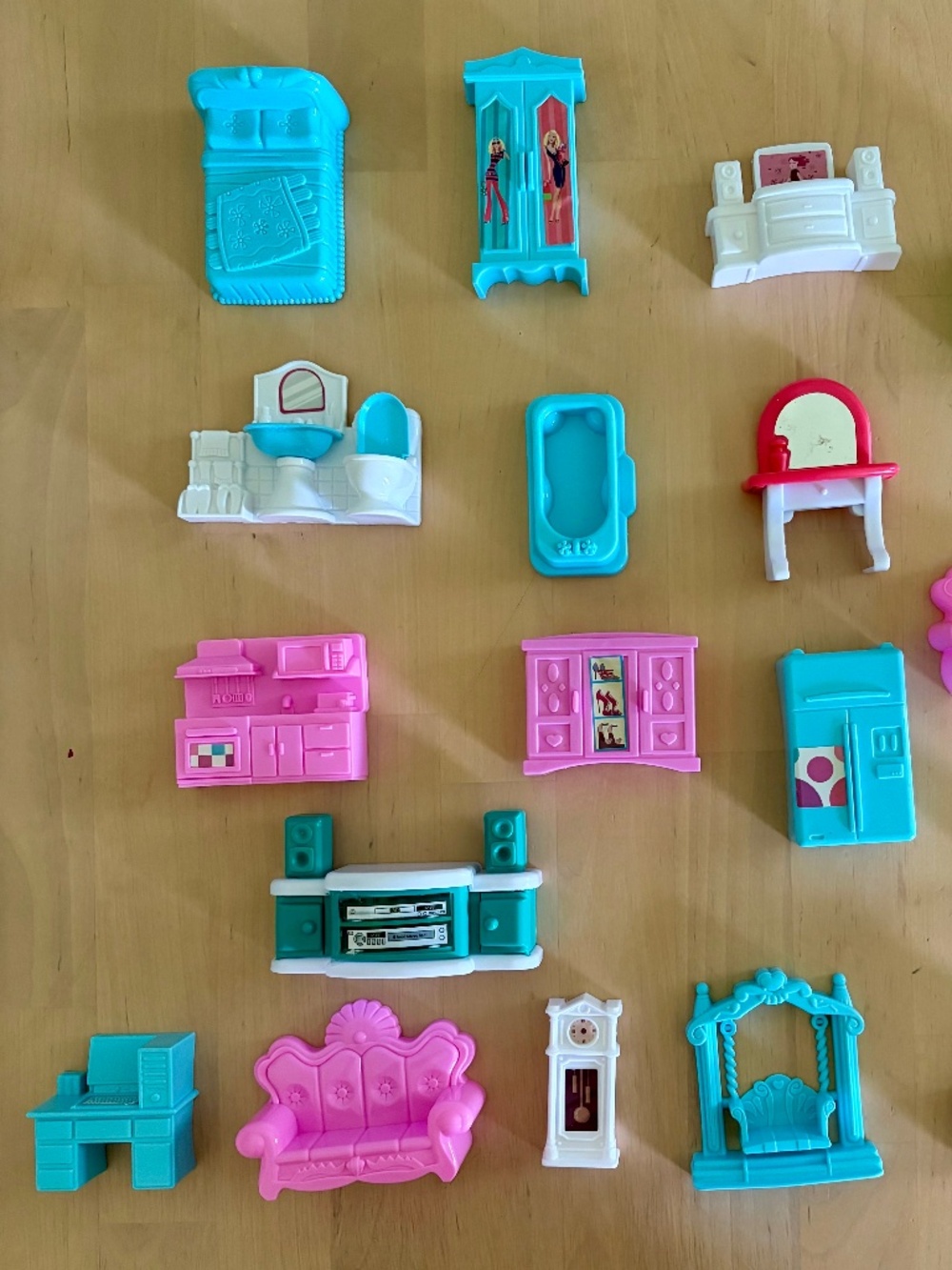 Doll House Furniture Assorted 18 pieces